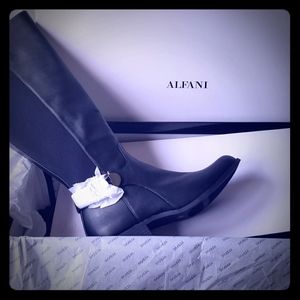 Knee high boots Make an offer must go!!!